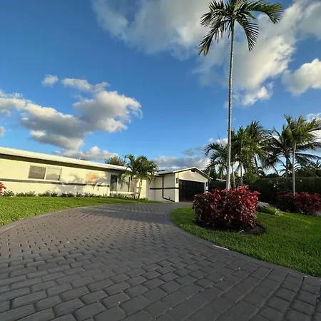 The Sun House - 3 Bed, 2 Bath, Private Pool, Fire Pit, Huge Backyard Villa Fort Lauderdale Exterior photo