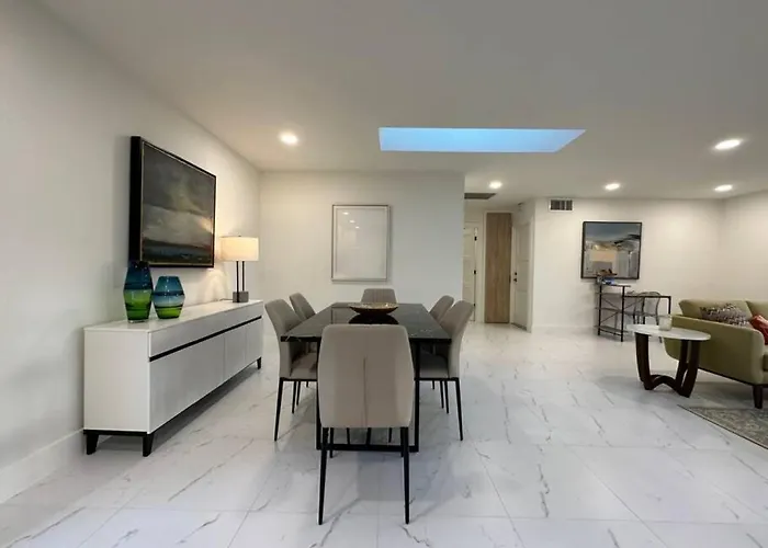 The Sun House - 3 Bed, 2 Bath, Private Pool, Fire Pit, Huge Backyard