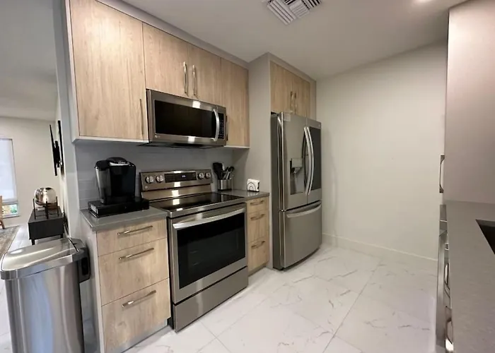 The Sun House - 3 Bed, 2 Bath, Private Pool, Fire Pit, Huge Backyard